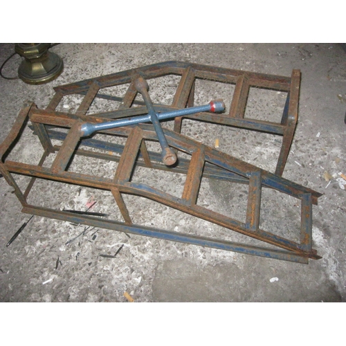 176 - A pair of vehicle ramps and a wheel brace