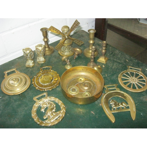 179 - An assortment of heavy brassware items including a  likely piece of trench art with a penny to the b... 