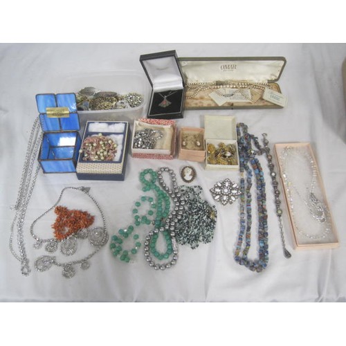 49 - An assortment of costume jewellery, including a necklace of swirled glass cube beads, a pair of gold... 