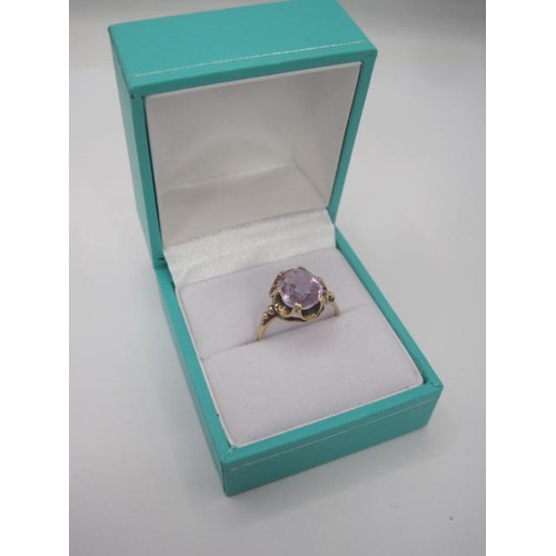 259 - A 9 carat gold amethyst ring, the oval amethyst estimated at 10.5mm x 8.5mm, in a looped claw settin... 