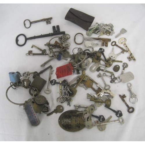 7 - A box of keys and padlocks, etc