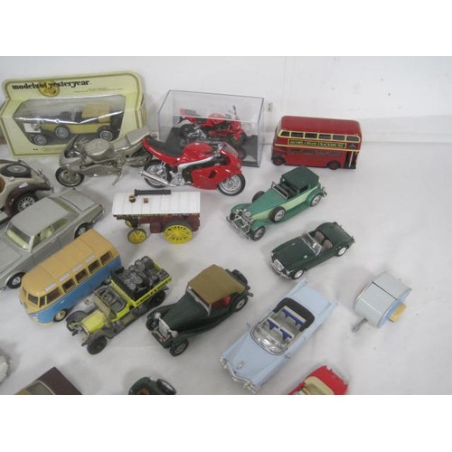 4 - A tray of die cast model cars and motorcycles, including Matchbox, Corgi, and a wooden Jeep