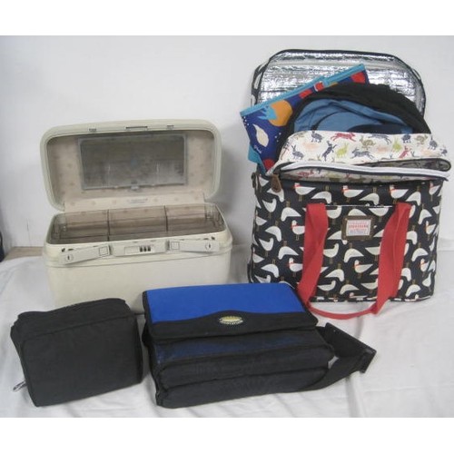 19 - A Samsonite vanity case, together with an assortment of insulated picnic bags and small travel bags.... 