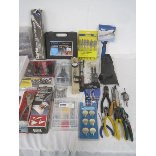 15 - A box of assorted hand tools, including a table vice, several in original packaging