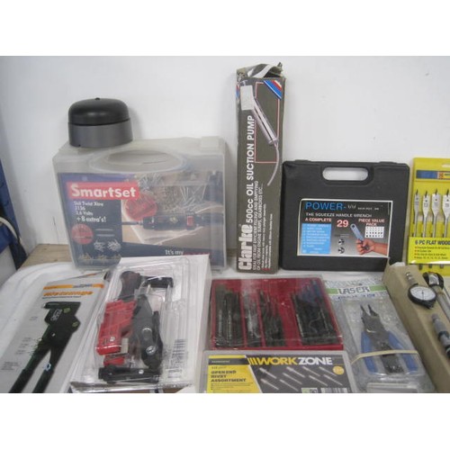 15 - A box of assorted hand tools, including a table vice, several in original packaging