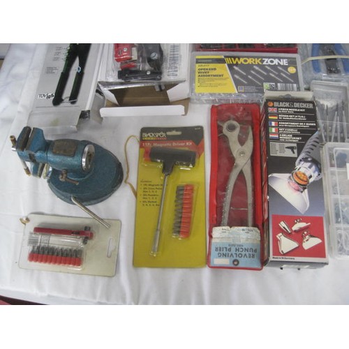 15 - A box of assorted hand tools, including a table vice, several in original packaging