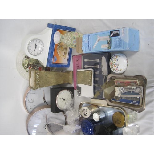 17 - A crate of assorted household, kitchen and decorative items. Includes Russell Hobbs cooler, mantel c... 