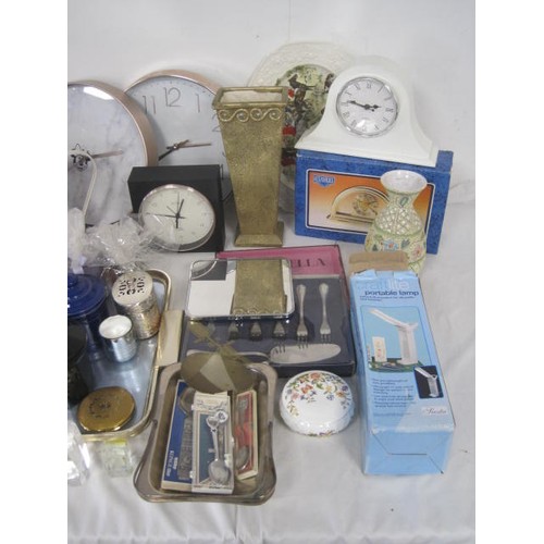 17 - A crate of assorted household, kitchen and decorative items. Includes Russell Hobbs cooler, mantel c... 