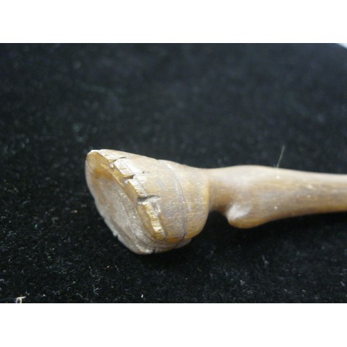 333 - A rhinoceros horn riding crop, likely 18th/19th century, in good order, nicely carved to grip