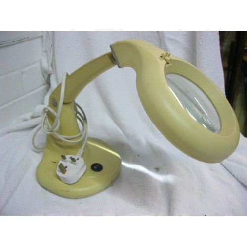 256 - A tabletop magnifying lamp