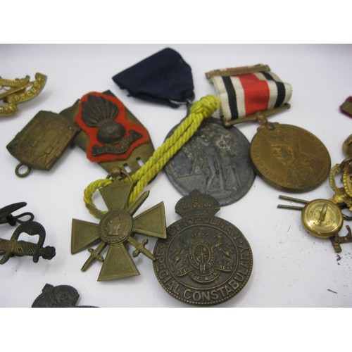 109 - A WW1 French Croix de Guerre 1914-1917, a Special Constabulary Medal with 'The Great War 1914-18' cl... 