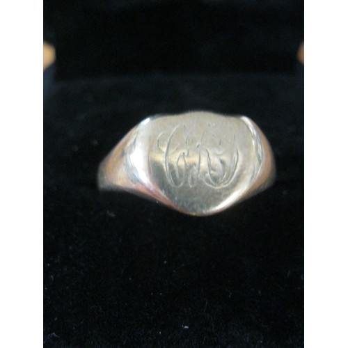 38 - A gentleman's 9 carat gold signet ring, very worn initials to shield (would polish out with ease), r... 