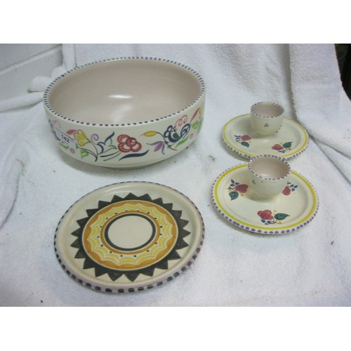 389 - A Poole Pottery bowl, a pair of Poole eggcups and a Carter Stabler Adams side plate, all in good ord... 