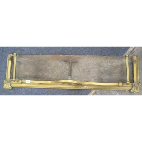 59 - An Art Nouveau style brass fender with scrolled ends and iron base. Width 124cm, depth 33cm