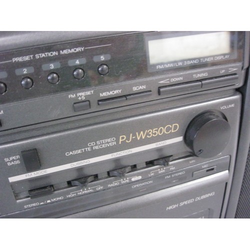 105 - An Aiwa PJ-W350CD portable 'ghetto blaster' stereo in working order, with CD, twin tape, tuner etc a... 