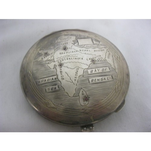 201 - A Indian sterling silver compact, a map of India inscribed to one side and an image of the Taj Mahal... 