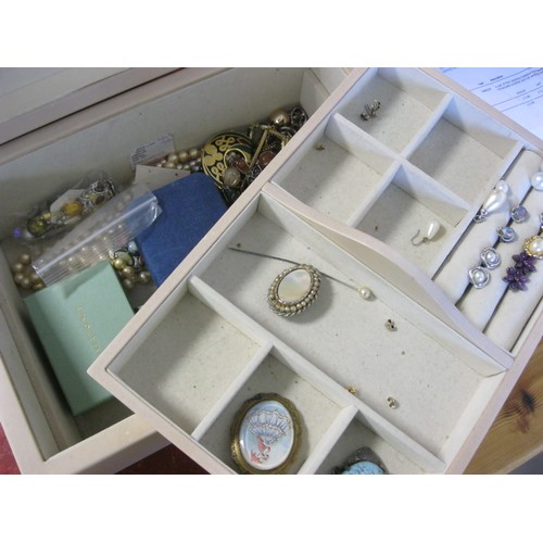 31 - Assorted costume jewellery contained in a domed jewellery box (a/f lid detached). Includes a Miracle... 