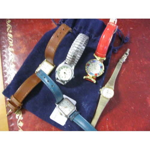 32 - A Hamilton ladies quartz wristwatch, a Seiko ladies quartz wristwatch, and three other ladies quartz... 