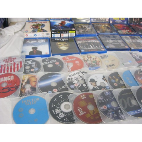 61 - A large assortment of Blue Ray discs, cased, in good order, includes Spiderman boxed sets, plus an a... 