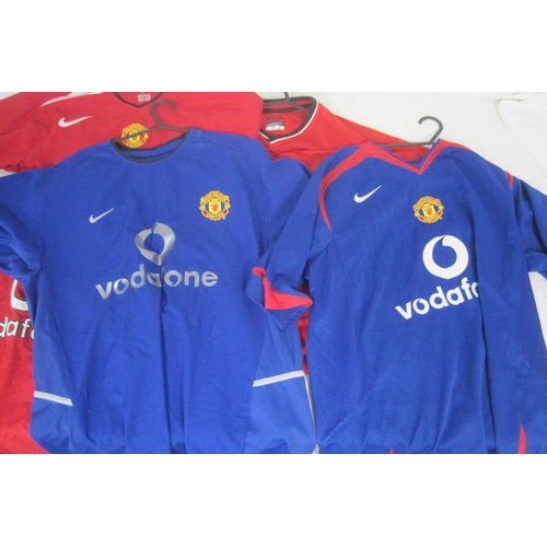 68 - 5 Manchester United football shirts, Vodafone sponsorship (2000-2006 seasons) to front, 3 red home s... 