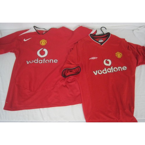 68 - 5 Manchester United football shirts, Vodafone sponsorship (2000-2006 seasons) to front, 3 red home s... 