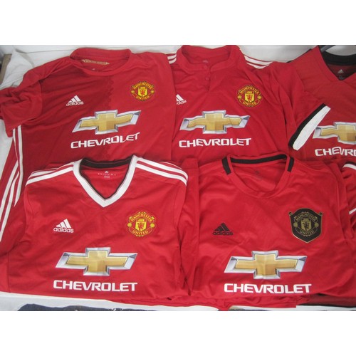 76 - 6 Manchester United football shirts, all red, shirt sponsor Chevrolet (2014-2021 seasons), all XL si... 