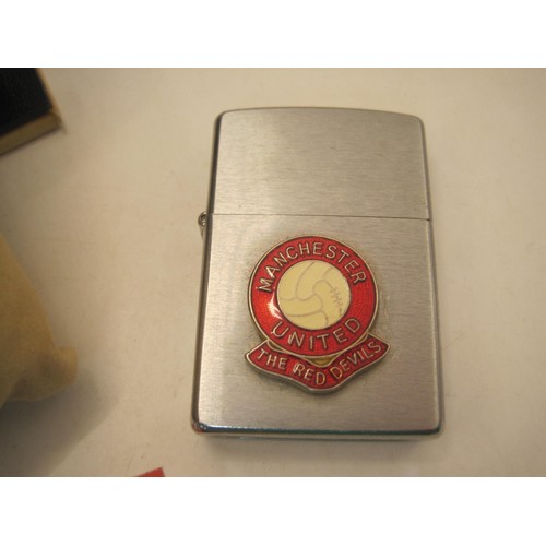 83 - A Manchester United quartz watch in partial leather box (lid missing), with tags and unworn, require... 