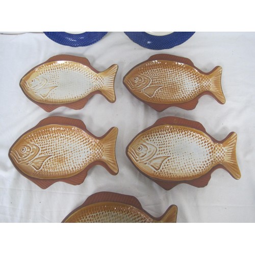 104 - A box of fish-shaped terracotta plates plus a pair of Allerton's bird plates