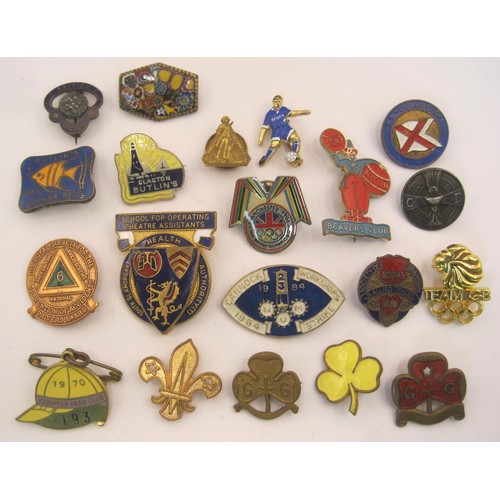 205 - Selection of vintage Badges including Butlins