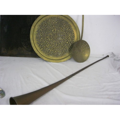 27 - A brass skimming pan, an embossed brass tray (diameter 46cm), and a decorative a/f copper post horn ... 