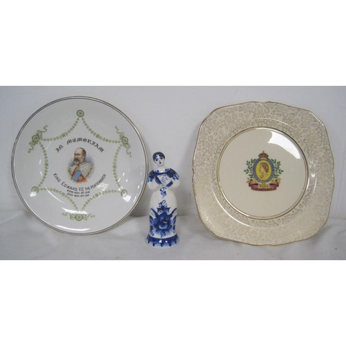 39 - Edward VII memorial plate, Queen Elizabeth II plus Duke of Edinburgh plate, porcelain figurine Yakov... 