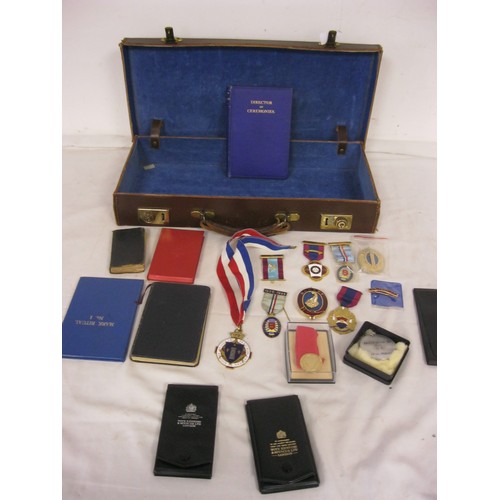 10 - A masonic case containing a number of jewels and badges plus an assortment of books relating to ritu... 