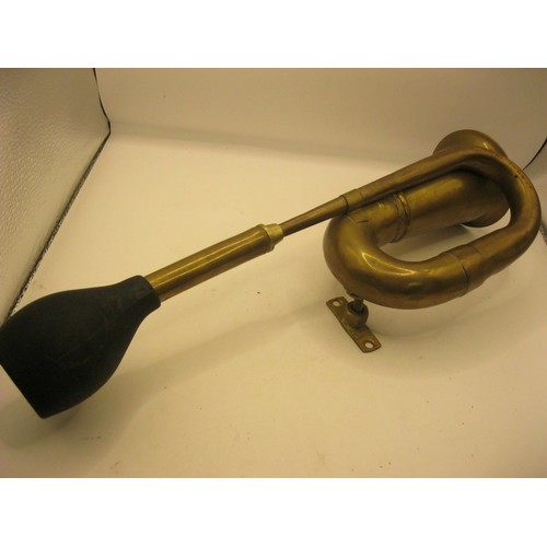 61 - An Edwardian-style car trumpet horn , in original condition apart from the bulb which is a later rep... 