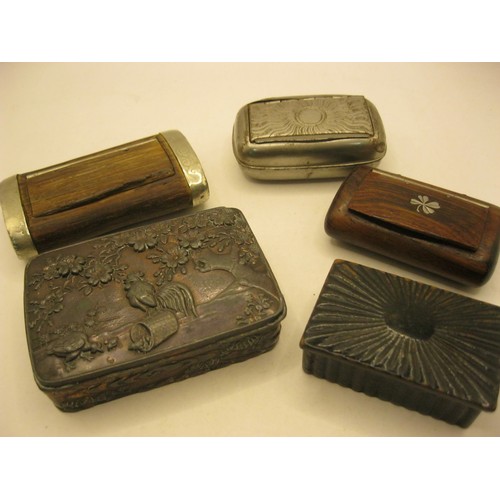 87 - Assorted snuff boxes to include wood and metal examples