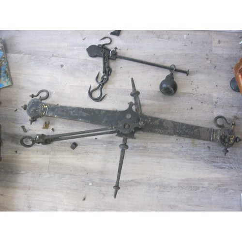 62 - A pair of farm scale arms, in good order, cast iron