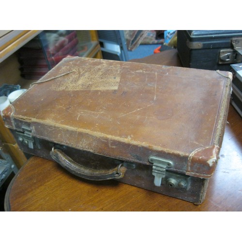 173 - Assorted British and Polish Airforce documents in leather case.