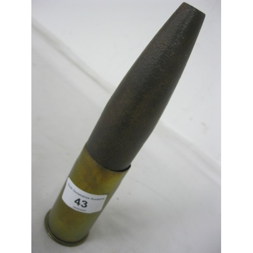 43 - 498 A complete inert WW1 artillery shell and brass casing. Stamped to the base 37-85 PDPs 136. 1.18 ... 