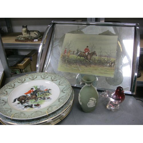 186 - A chrome framed hunting tray, several plates including hunting themed, a small Wedgwood vase etc