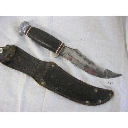 80 - A vintage sheath knife, 4