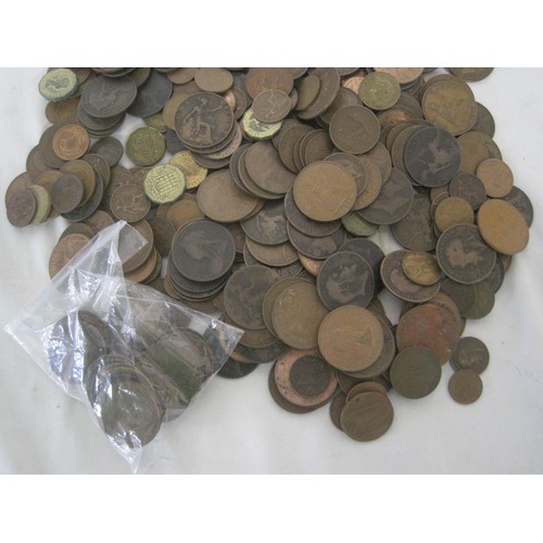 112 - Mainly British pre-decimal coins, Victoria, Edward VII, George V, pennies, half pennies, etc, (conte... 