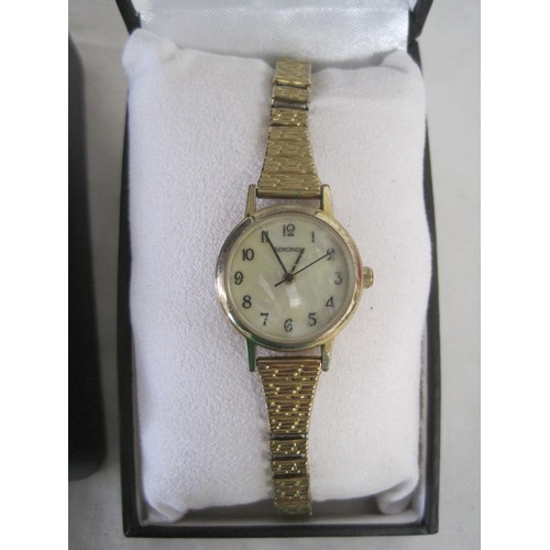 119 - A ladies and gents quartz wristwatch. (1) A Sekonda ladies with mother of pearl style dial and an ex... 