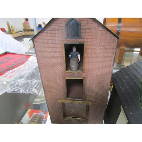 23 - O gauge lineside building to include a loose replica of Reading Terminal building , a Resin Water to... 