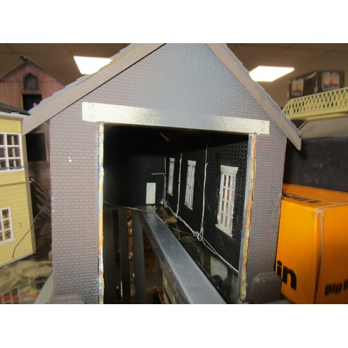 23 - O gauge lineside building to include a loose replica of Reading Terminal building , a Resin Water to... 