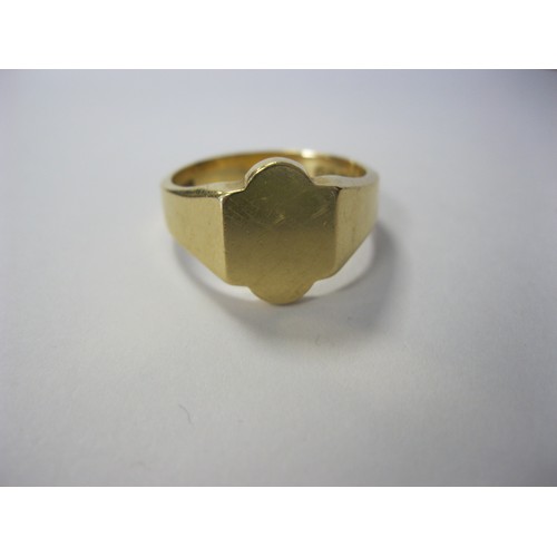 1 - An 18 carat gold gentleman's ring, size V/W, approx weight 10.75g