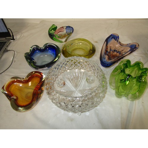 43 - Six pieces of Murano style glass along with a three footed glass bowl by Bleikristall Crystal.
All p... 