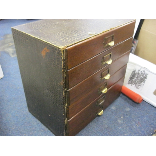 90 - A vintage oak fronted 6 drawer desktop filing drawer unit with crocodile skin effect finish