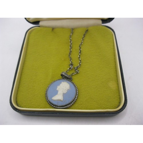 170 - A pair of Wedgwood jasperware cameo pendants in silver mounts, on silver chains, cased