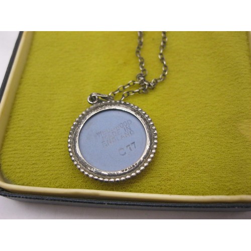 170 - A pair of Wedgwood jasperware cameo pendants in silver mounts, on silver chains, cased