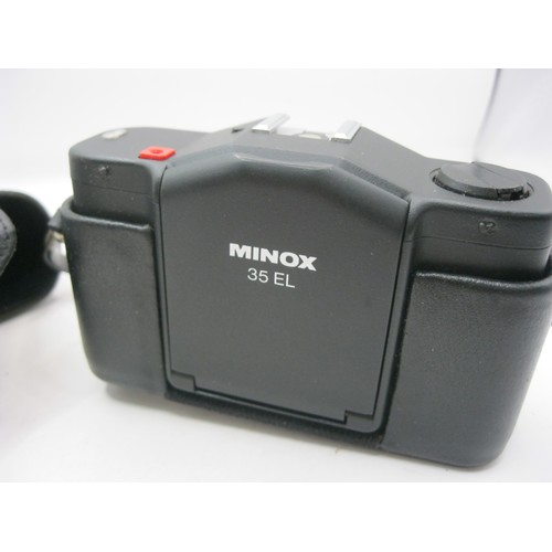 204 - A Minox 35 EL super compact 35mm camera in case, with Minox flash unit, also cased, good cosmetic co... 