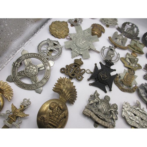 1 - A good selection of mainly WW1 military cap badges including Artists' Rifles, Motor Machine Gun Corp... 